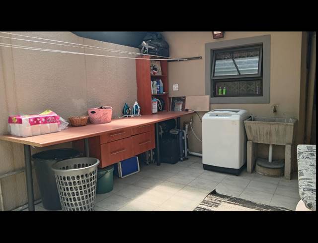 6 BEDROOM HOUSE FOR SALE IN MONDEOR
